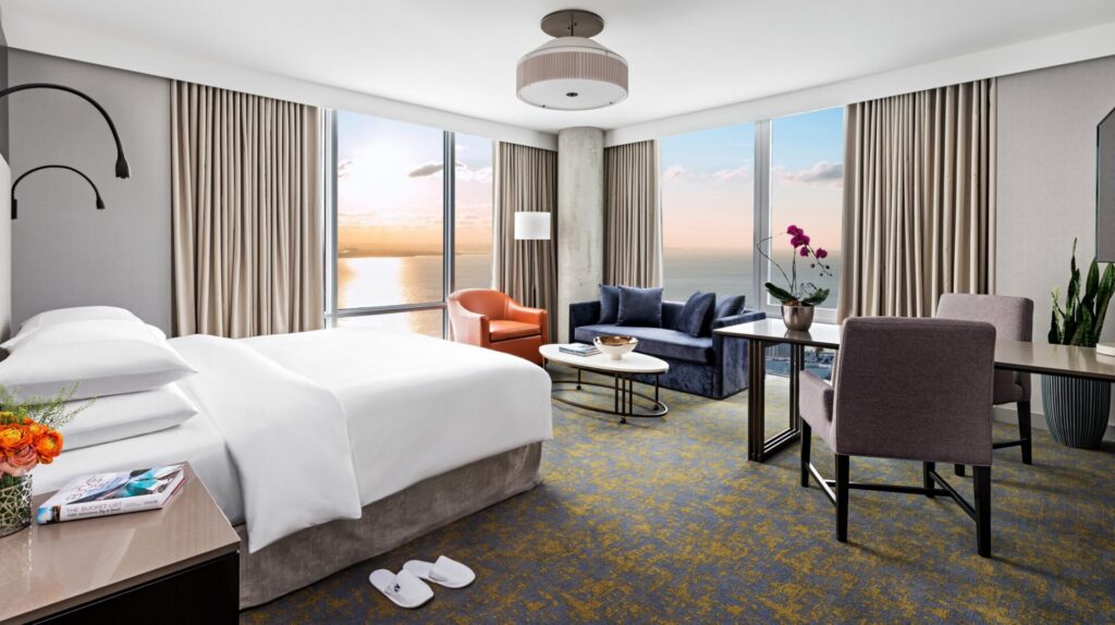 King Corner Suite - Hotel X - Holidays in Toronto