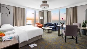 King Corner Suite - Hotel X - Holidays in Toronto