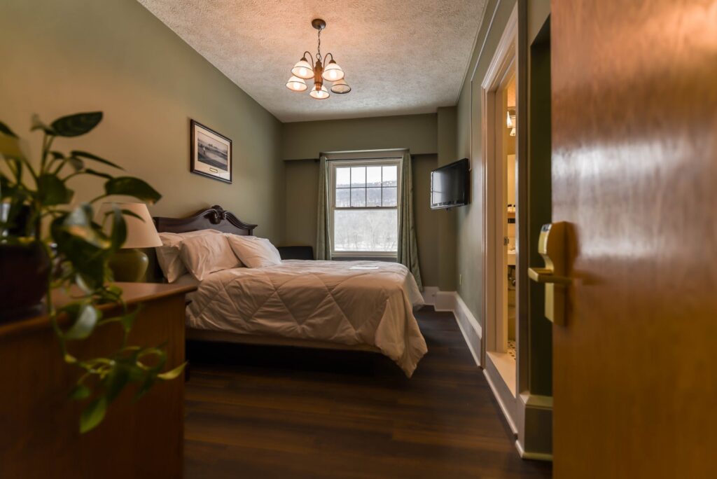 King Room within the Main Inn Shawnee Resort Pennsylvania