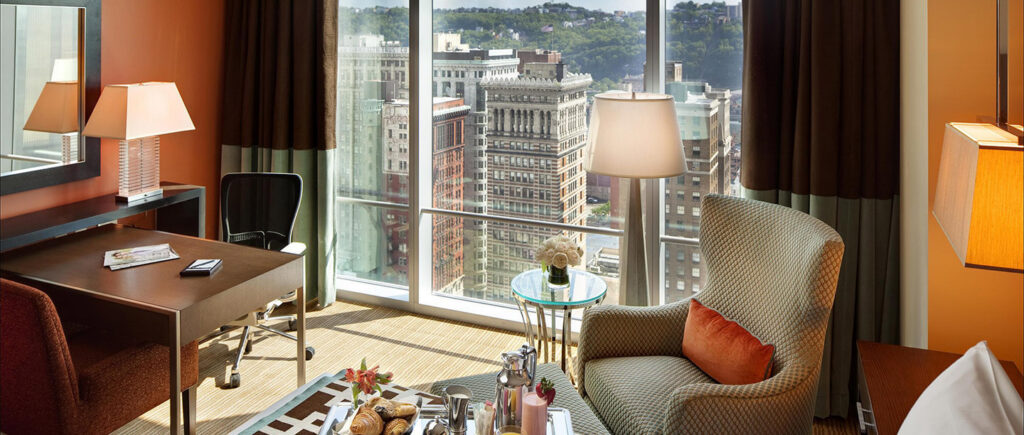 Deluxe View Guestroom, Fairmont Pittsburgh, Pennsylvania