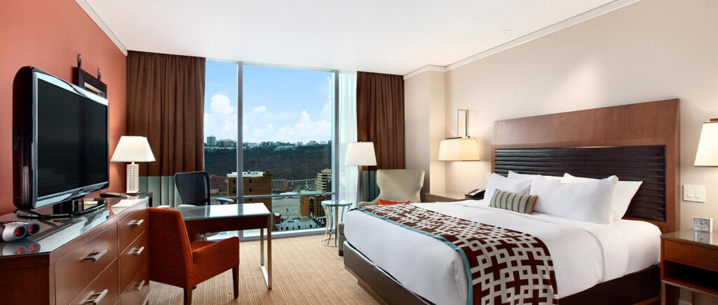 City View Guestroo, Fairmont Pittsburgh, pennsylvania