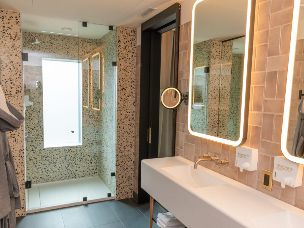 The Drake Hotel, Toronto Holiday, Holiday to Ontario