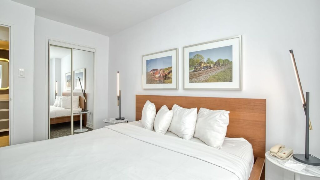 Town Inn Suites, Toronto Holiday, Ontario Holiday